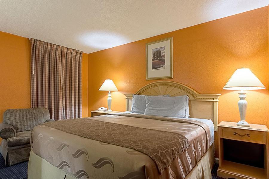 Highway Inn Paris Экстерьер фото